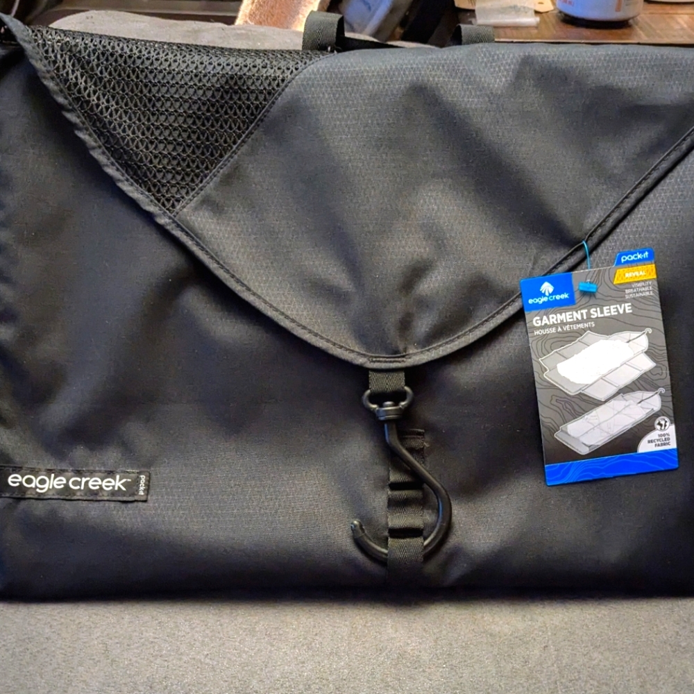 NWT Eagle Creek Garment Bag for Travel